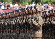 雷火电竞下载-巴黎吻过亚平宁，当本泽马的优雅撕开亚平宁防线